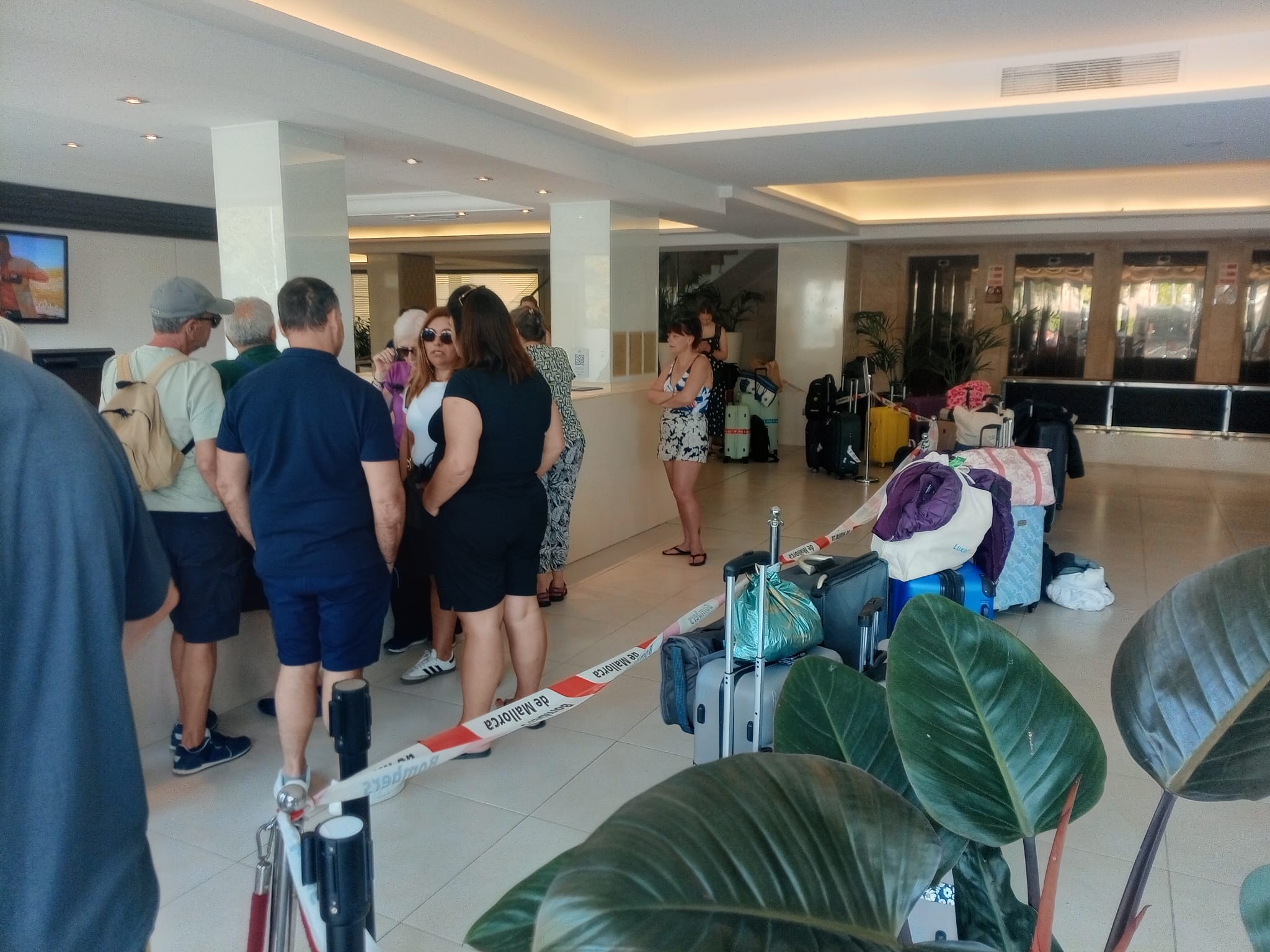 Interior del hotel Rey Don Jaime  a mediodia