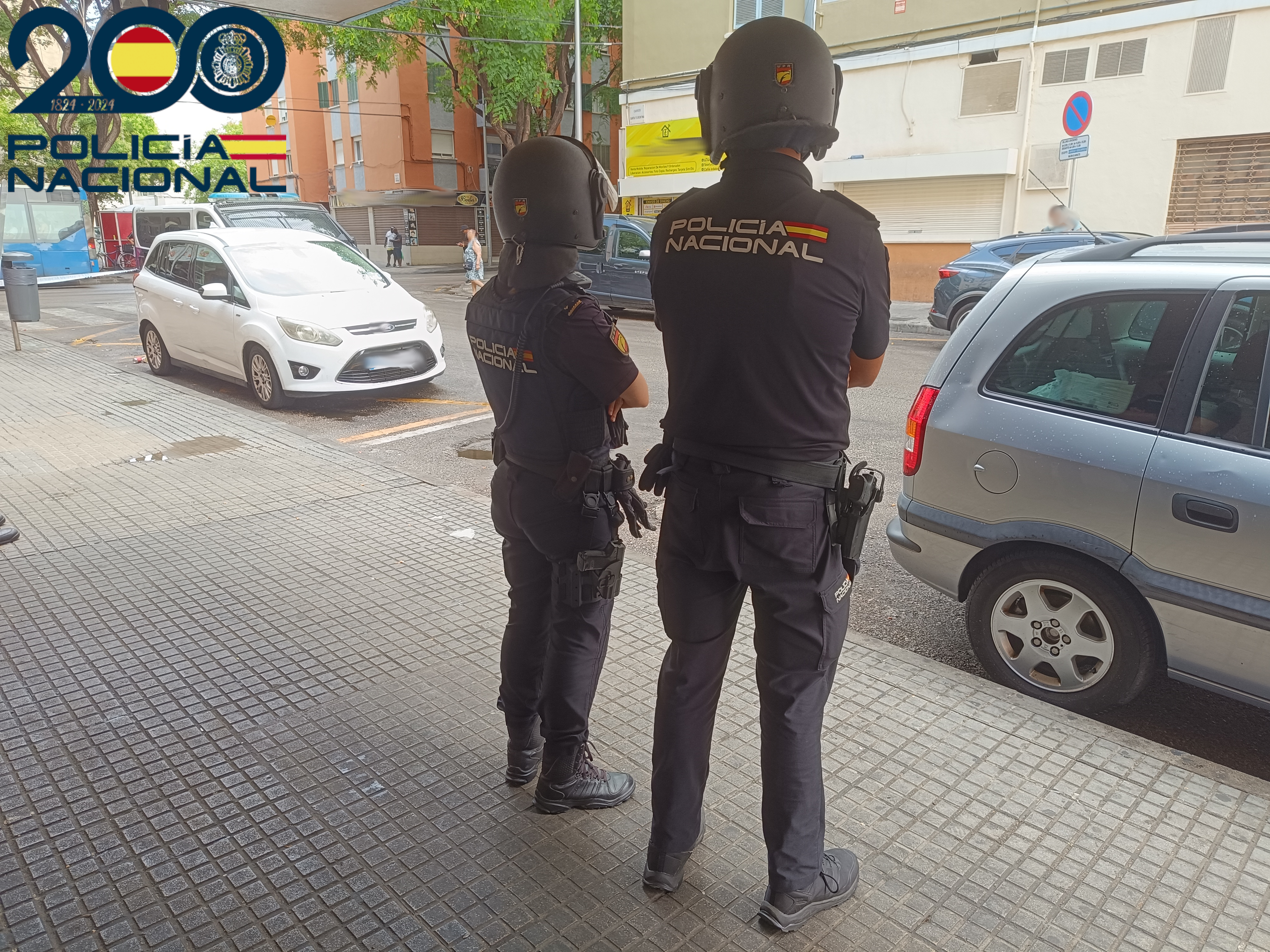 Policias nacionales en son Gotleu después de la detención