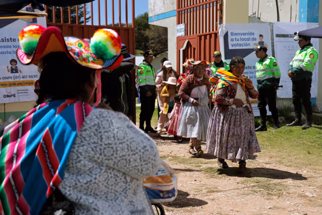 Votantes en Perú