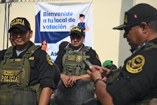 Policias peruanos