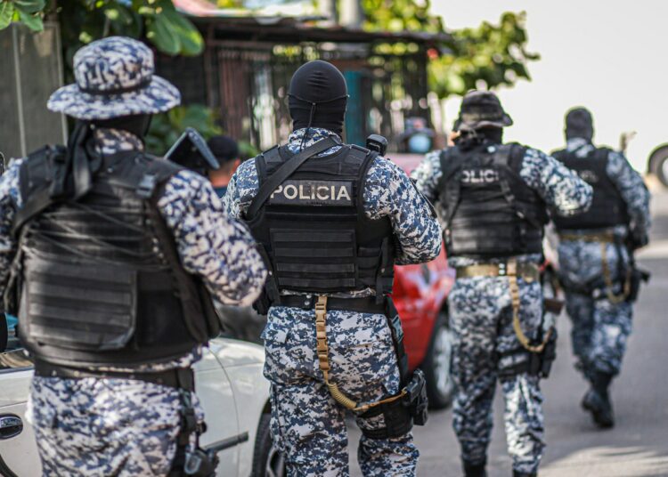 Policia salvadoreña