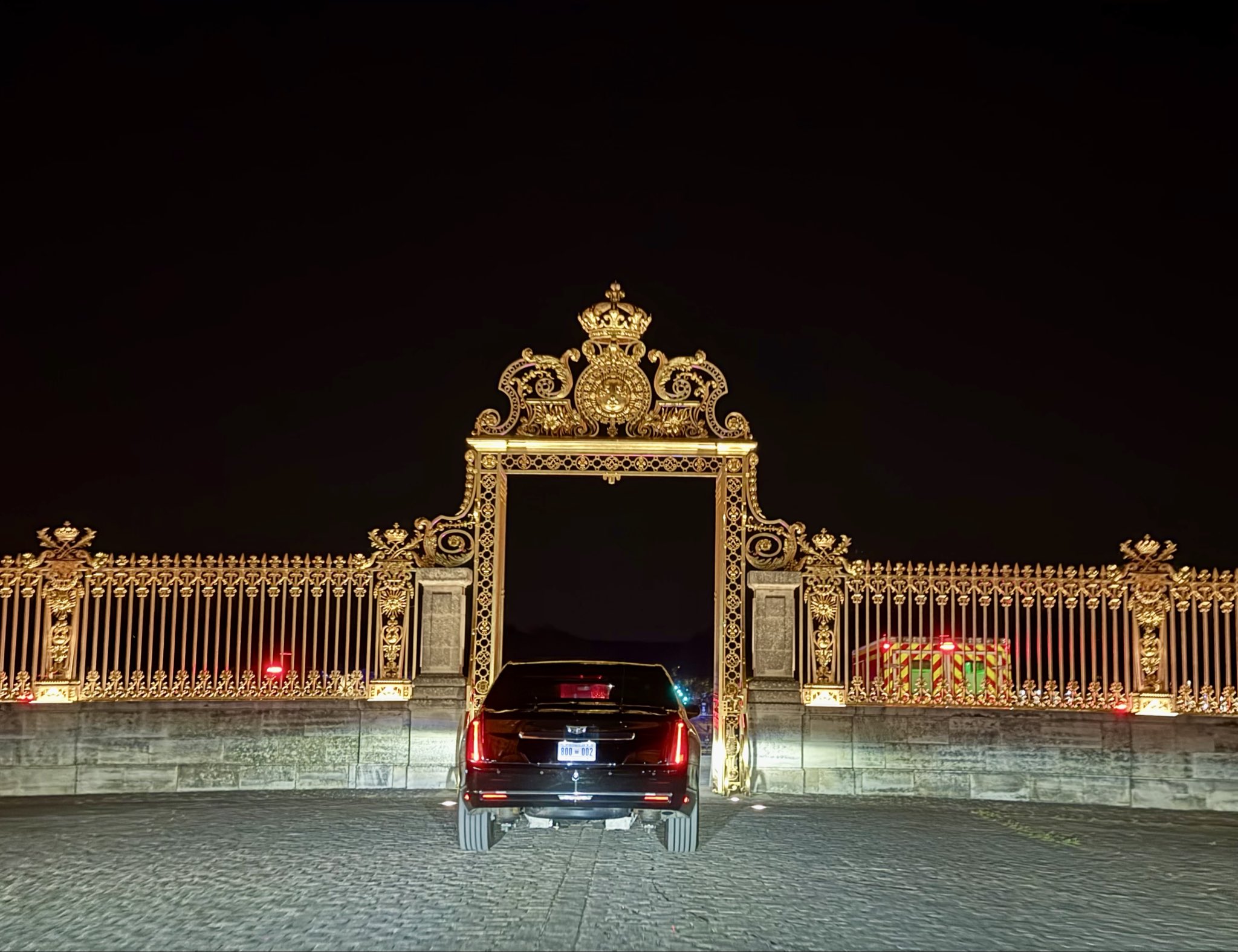 Trump entrando al palacio de Versalles