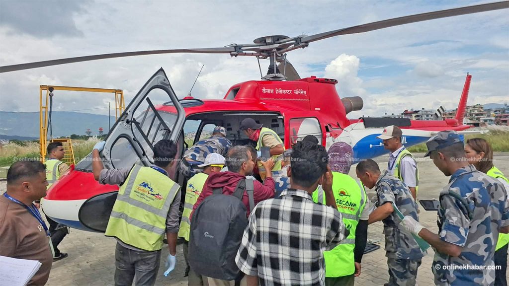 Equipos de emergencia en Rasuwa