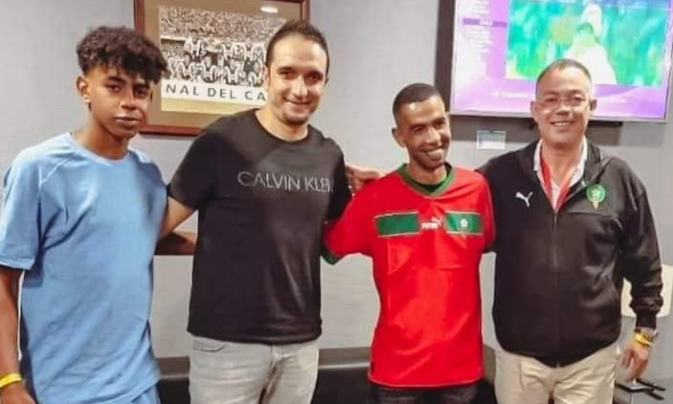 Lamine Yamal y su padre negociando con los dirigentes marroquíes